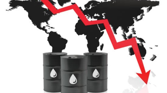 تراجع أسعار النفط بعد بيانات أمريكية أظهرت ارتفاعا في مخزونات الخام