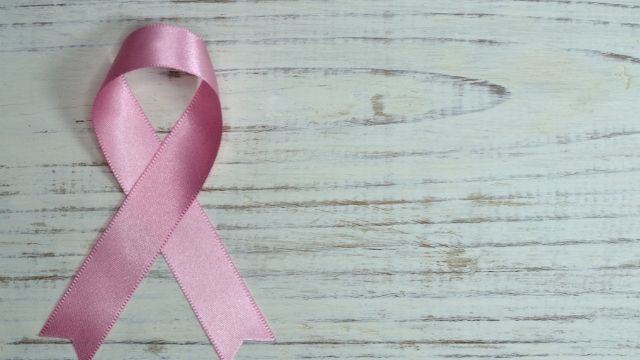 أخصائية تغذية: 3 ملاعق من زيت الزيتون يومياً تقي من سرطان الثدي