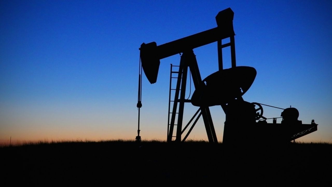 أسعار النفط تواصل ارتفاعها رغم انتشار أوميكرون