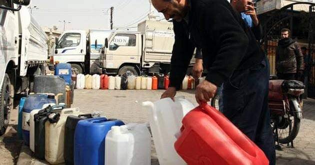 أنباء عن توقيف مدير محروقات ريف دمشق السابق وشخص آخر على خلفية اكتشاف سرقات كميات كبيرة من الوقود!
