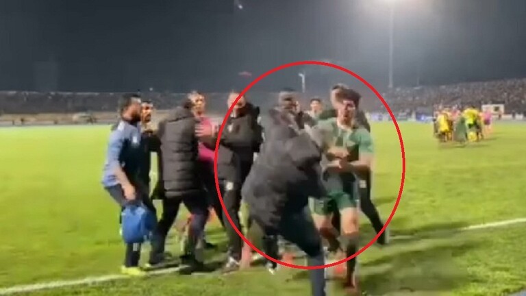 اعتداء عنيف على مدرب سوري في الدوري العراقي (فيديو)