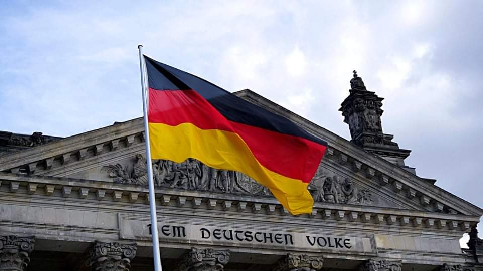ألمانيا: انكماش الاقتصاد في الربع الأول والقطاع الصناعي يحذر من هجرة الشركات بسبب تأثير ارتفاع أسعار الكهرباء والغاز على الإنتاج