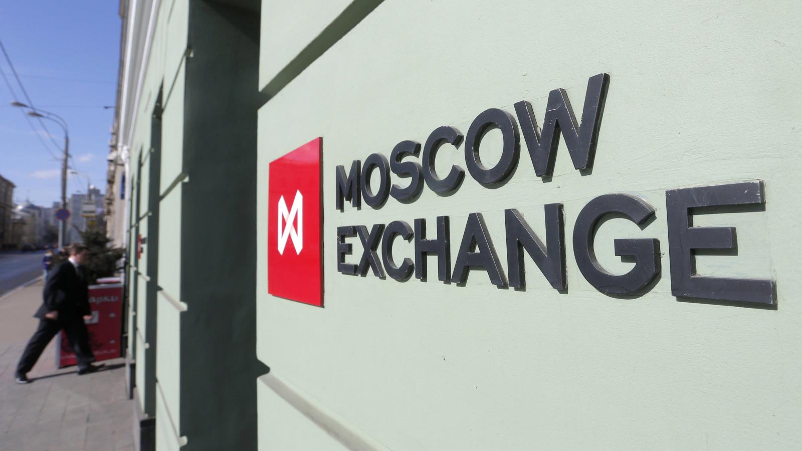 البنك المركزي الروسي يعلق تداولات سوق الأسهم في بورصة موسكو لغاية 5 آذار