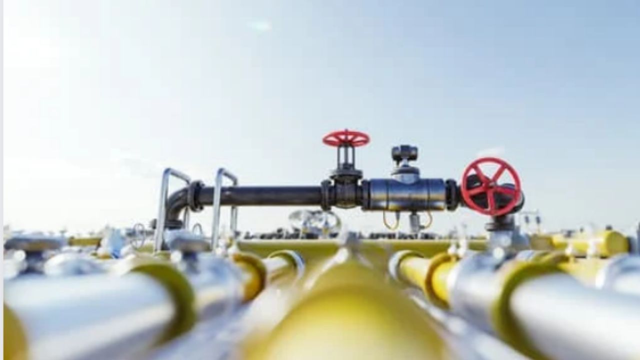 روسيا تجني إيرادات قياسية من مبيعات الغاز الطبيعي إلى أوروبا