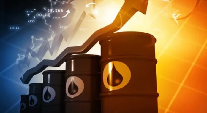 النفط يرتفع لأعلى مستوى منذ شهرين قبل اجتماع للاتحاد الأوروبي بشأن العقوبات على روسيا