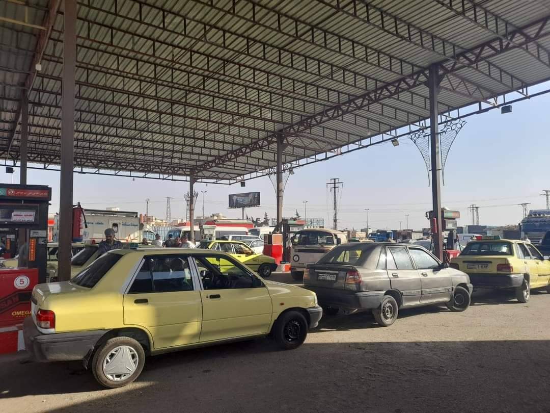 حلب .. شركة المحروقات تجرد محطات الوقود مرتين في 3 أيام وترفع سعر البنزين في "السوداء"