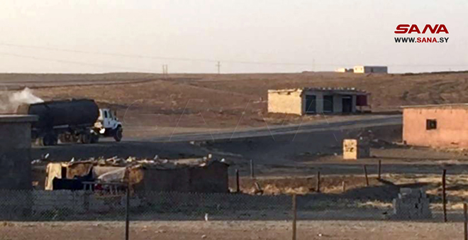 القوات الأمريكية تسرق حمولة 100 صهريج من النفط السوري إلى شمال العراق