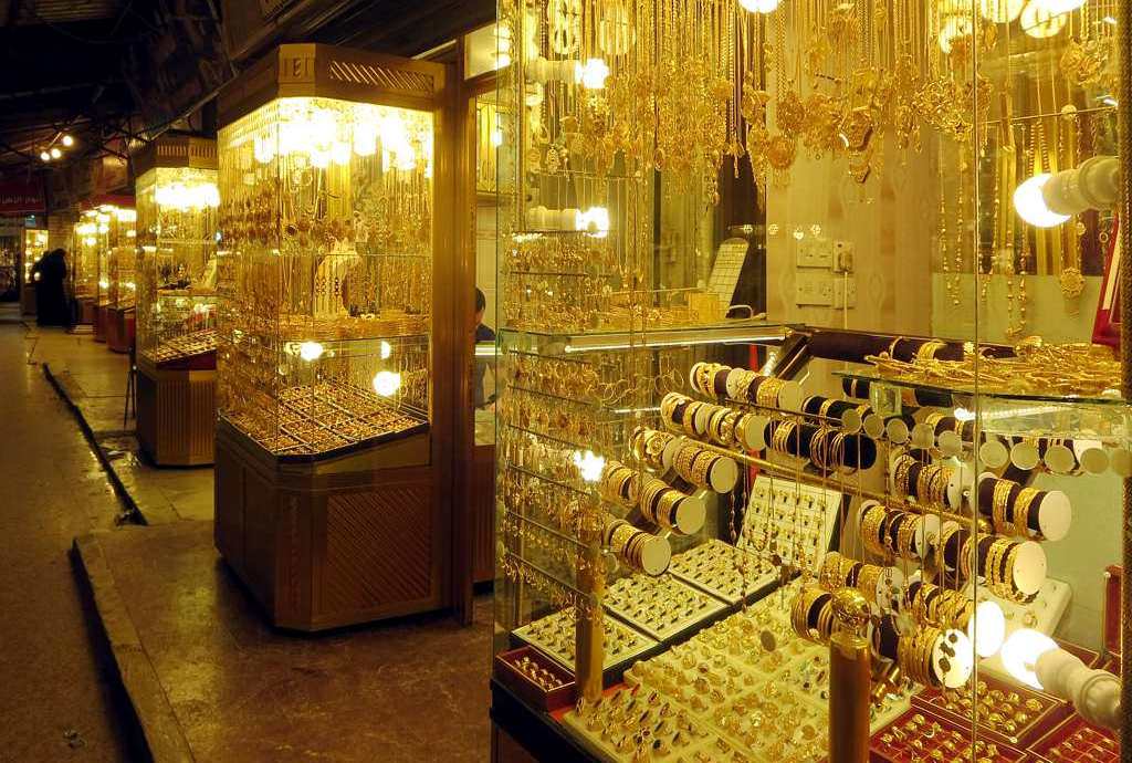 الذهب ينخفض ويسجل 215 ألف ليرة للغرام الواحد