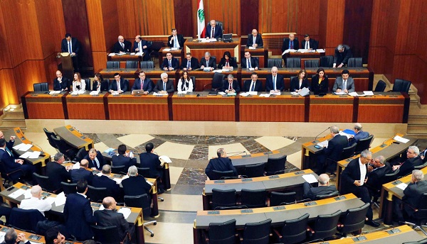 برلمان لبنان يقر زيادة رواتب الموظفين والعسكريين 3 أضعاف