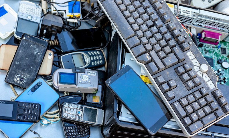 النفايات الإلكترونية: خمسة مليارات هاتف ستلقى في القمامة في عام 2022
