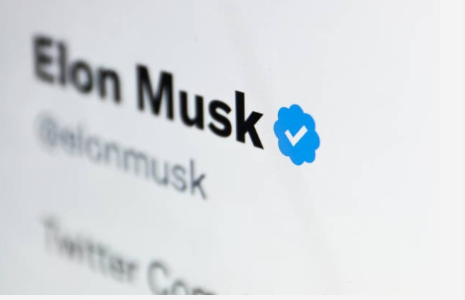 تويتر تعيد علامة “رسمي” واختفاء خيار اشتراك العلامة الزرقاء