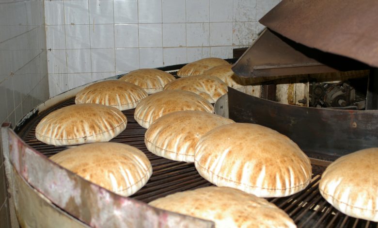 هل يتكرر سيناريو رفع اسعار "المازوت والبنزين" مع الخبز؟