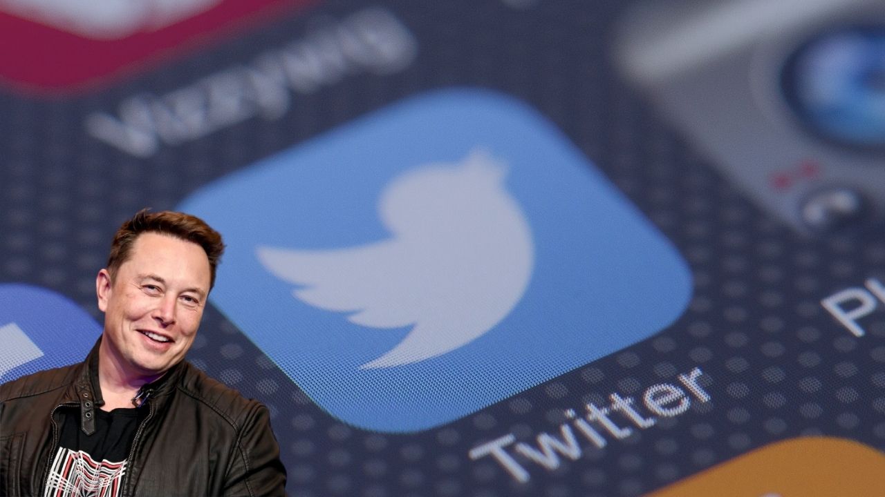 الاتحاد الأوروبي يهدد إيلون ماسك بـ”عقوبات” بعد تعليقه حسابات صحافيين على تويتر