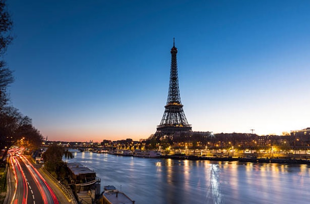 باريس تستمد طاقة التدفئة من المياه في مجاريها