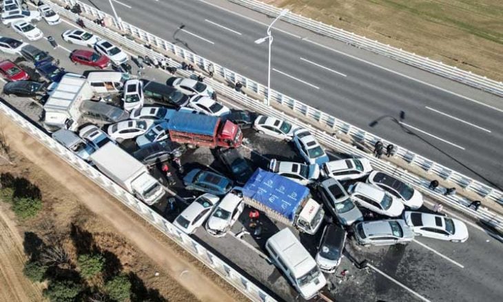 مقتل شخص بحادث سير تضررت فيه 200 مركبة في الصين (صور)