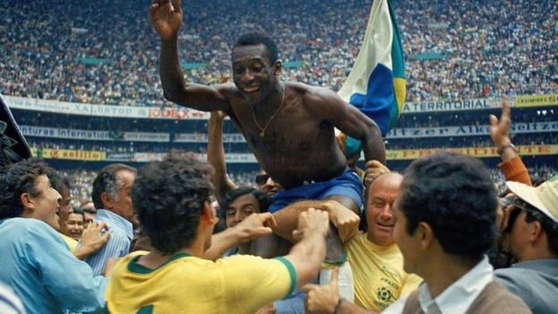 وفاة بيليه أسطورة كرة القدم البرازيلي عن 82 عاما