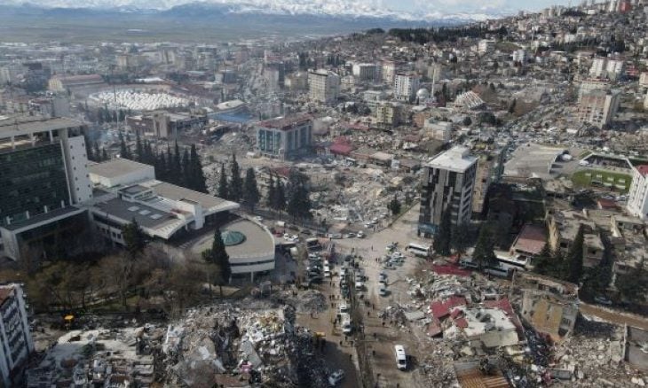 زلزال تركيا يحصد أرواح الآلاف.. ومناطق كاملة مدمرة لم تصلها الإغاثة بعد