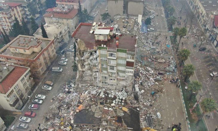 “زلزال العصر” في تركيا.. ملايين بحاجة لسكن وعشرات الآلاف يحتاجون لمستشفيات و”رقم مرعب” للمحاصرين تحت الأنقاض