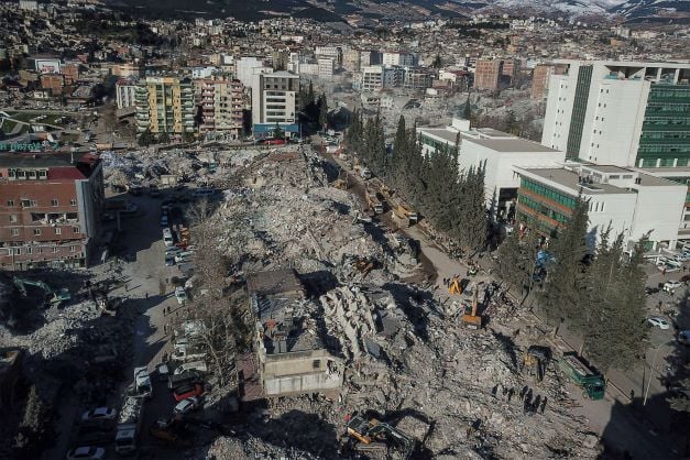 صور جوية تظهر حجم الدمار الذي لحق بمناطق تركية بسبب الزلزال (صور)