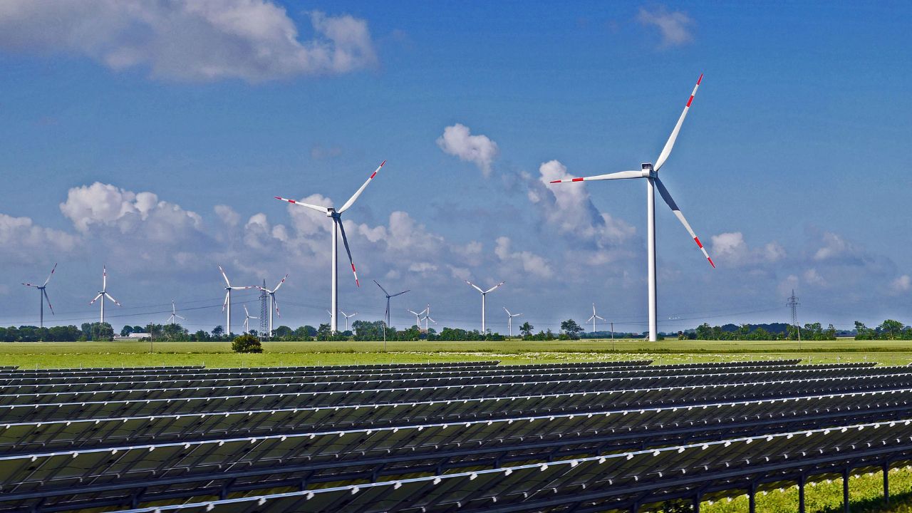 توليد الكهرباء باستخدام الرياح والطاقة الشمسية مثل 12% من إنتاج الكهرباء العالمي في 2022