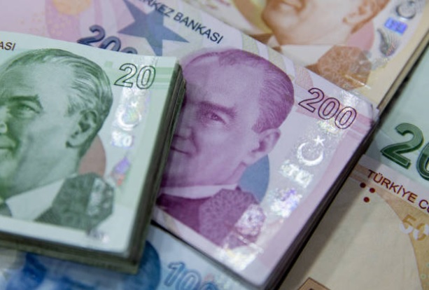 هبوط الليرة التركية مجددا مع ترقب المستثمرين تحولا في السياسة الاقتصادية